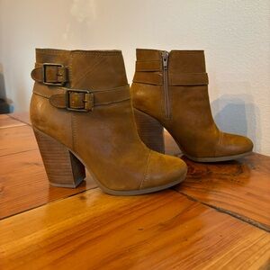 Lucky Brand Women’s Heeled Boots Brown Booties Ankle Buckle Fall Winter Sz 6.5